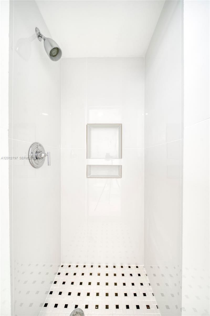 7933 West Dr , Unit 817, North Bay Village, FL 33141 Photo
