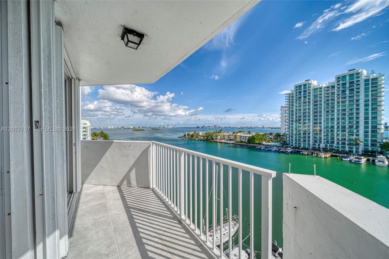 7933 West Dr , Unit 817, North Bay Village, FL 33141 Photo