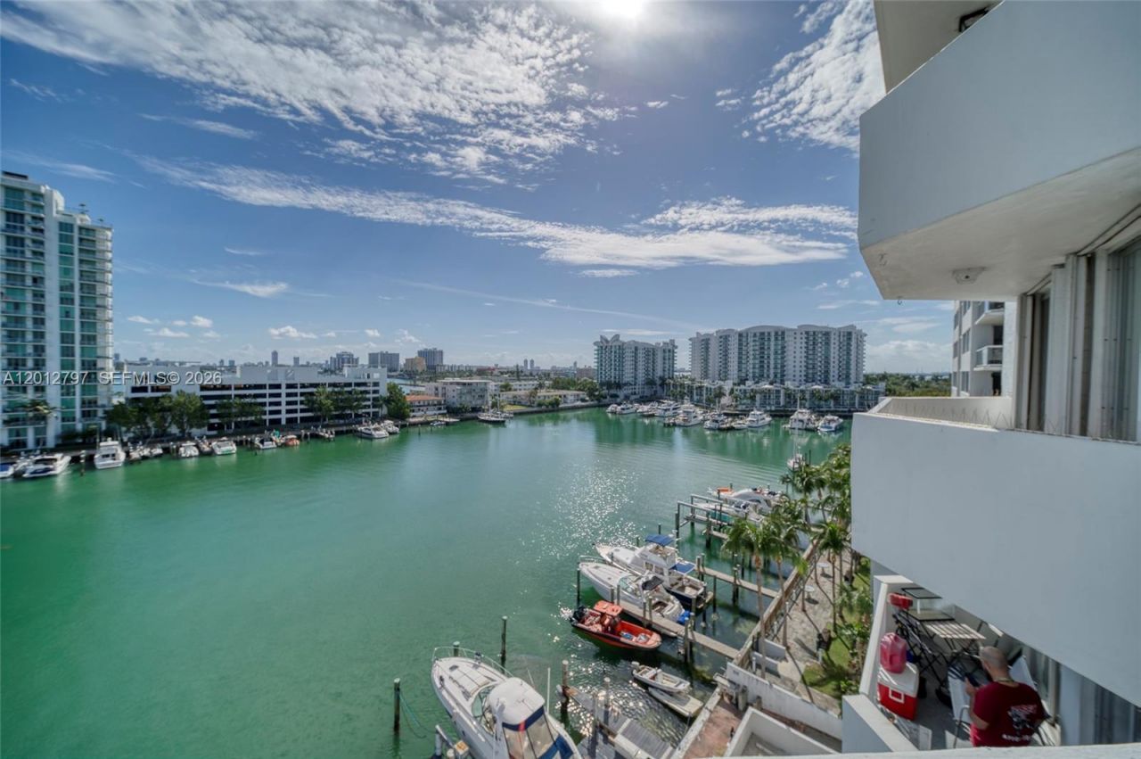 7933 West Dr , Unit 817, North Bay Village, FL 33141 Photo