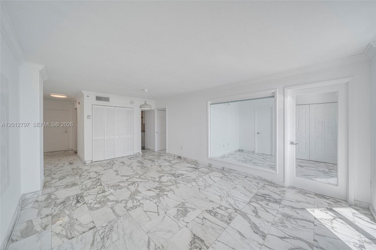 7933 West Dr , Unit 817, North Bay Village, FL 33141 Photo