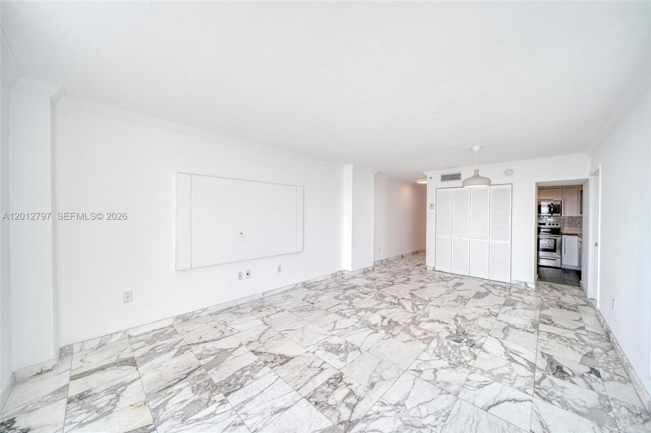 7933 West Dr , Unit 817, North Bay Village, FL 33141 Photo