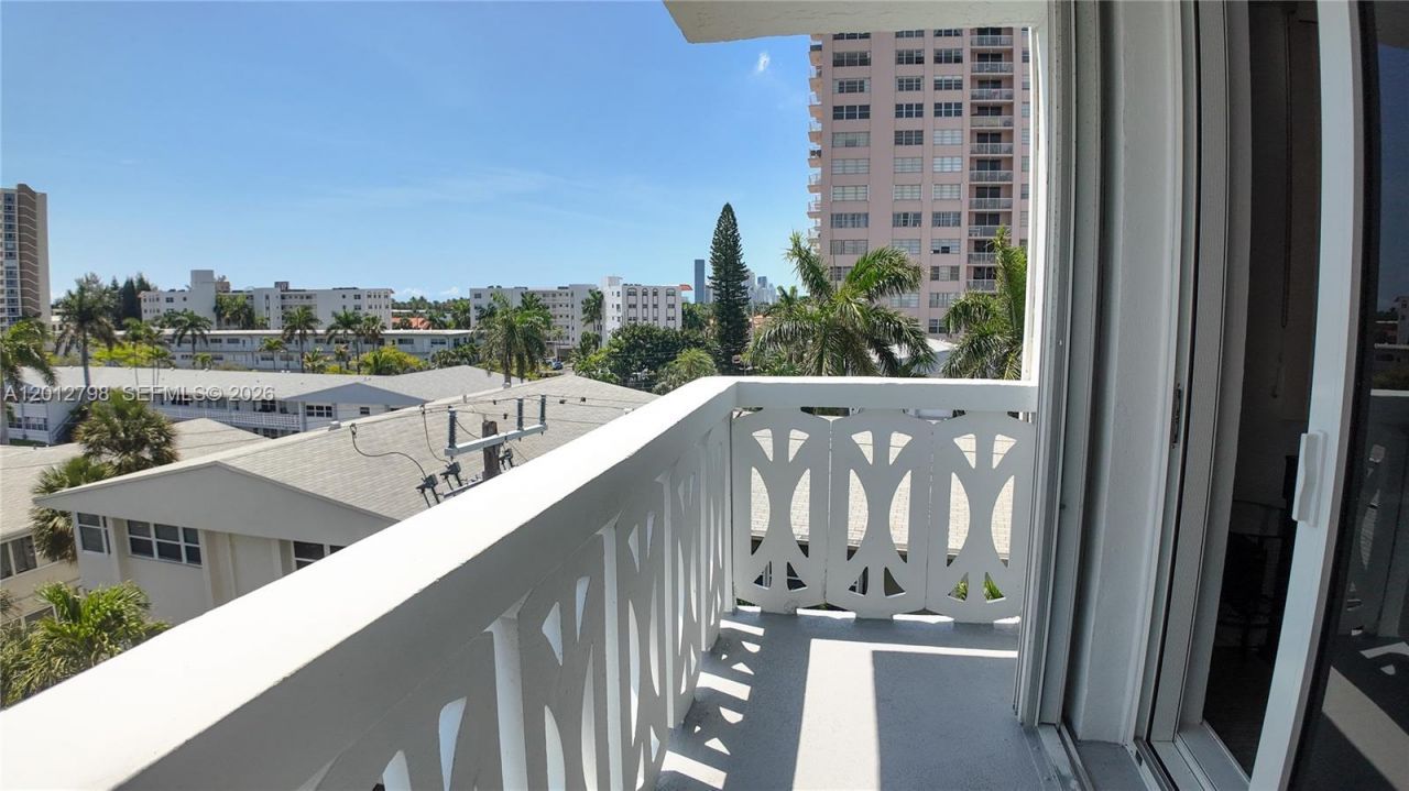 3113 S Ocean Dr , Unit 506, Hallandale Beach, FL 33009 Photo