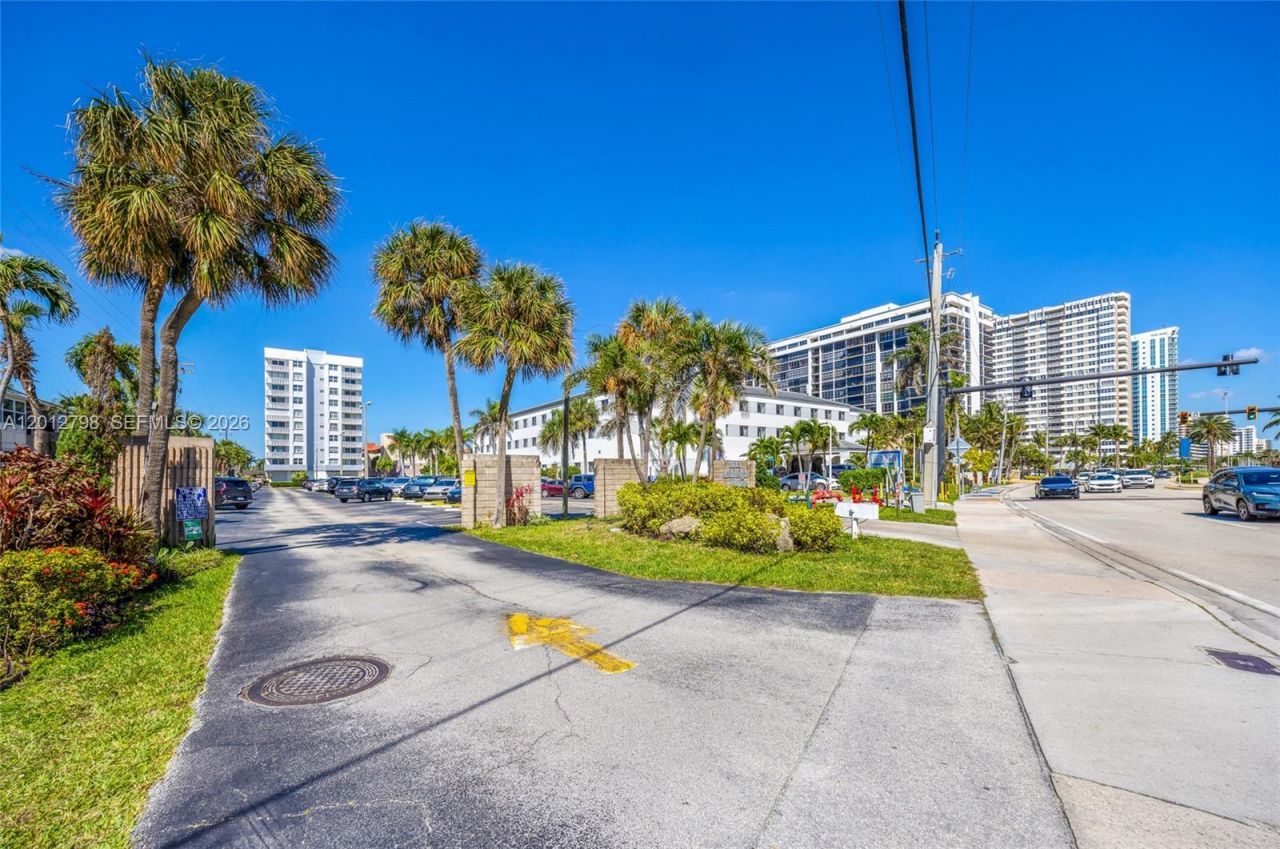 3113 S Ocean Dr , Unit 506, Hallandale Beach, FL 33009 Photo