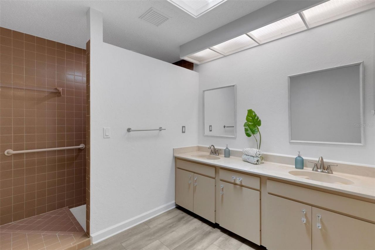 4418 La Jolla Drive, Bradenton, FL 34210 Photo