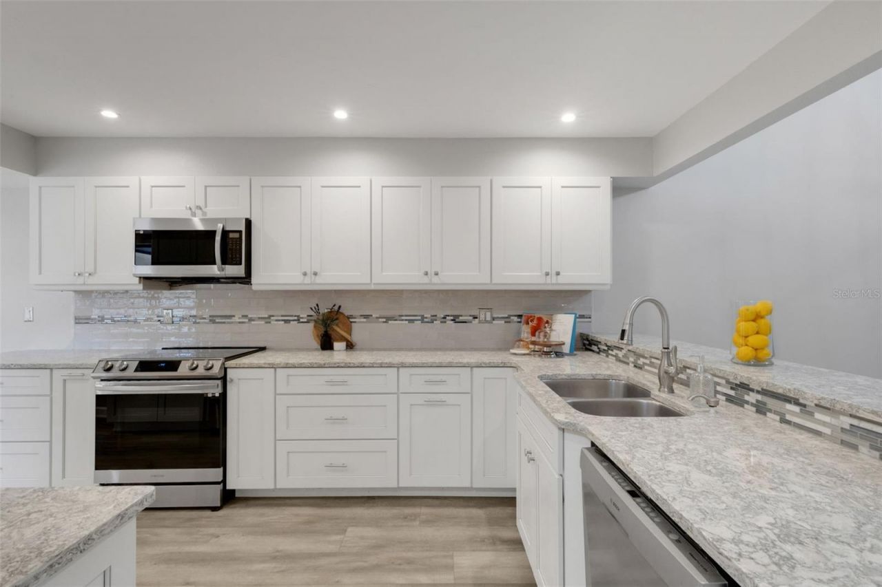 4418 La Jolla Drive, Bradenton, FL 34210 Photo