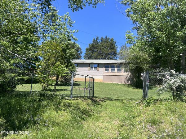 6631 Highway 63 , Speedwell, TN 37870