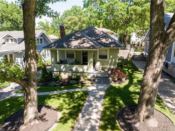 5833 Oak Street, Kansas City, MO 64113