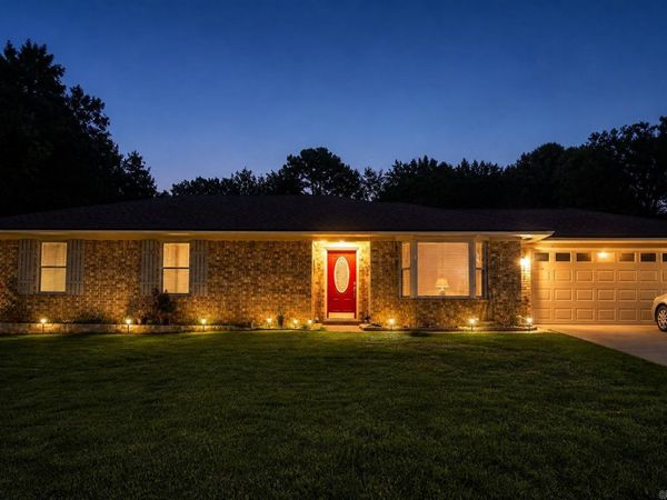 105 Elfen Glen St, Van Buren, AR 72956