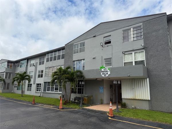 120 Royal Palm Rd , Unit 301, Hialeah Gardens, FL 33016