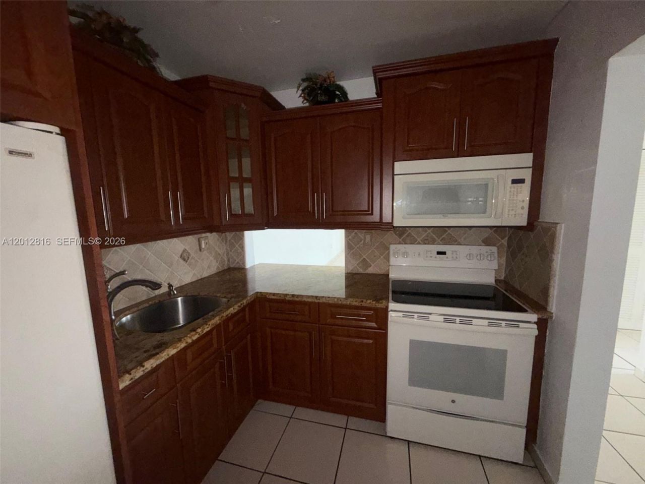 120 Royal Palm Rd, Unit 301, Hialeah Gardens, FL 33016 Photo