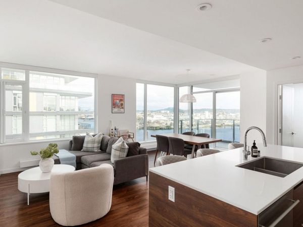 369 Tyee Rd, Unit #801, Victoria, BC V9A 0B6