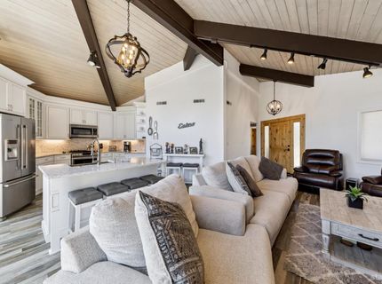 2072 Traverse Court, South Lake Tahoe, CA 96150 Photo