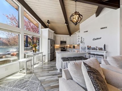 2072 Traverse Court, South Lake Tahoe, CA 96150 Photo