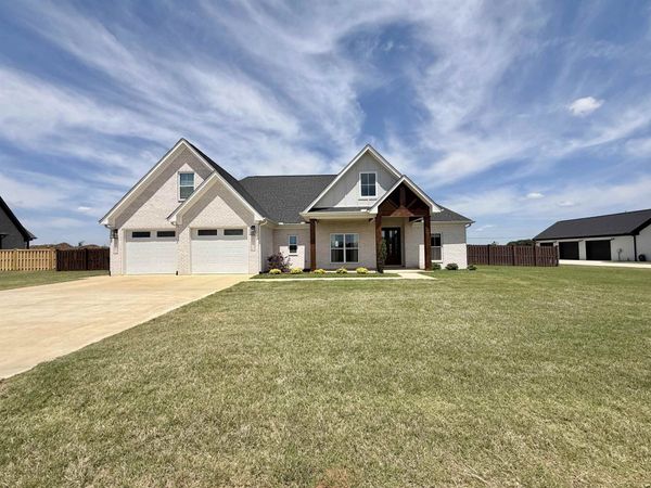 47 Todd Dr, Muscle Shoals, AL 35661