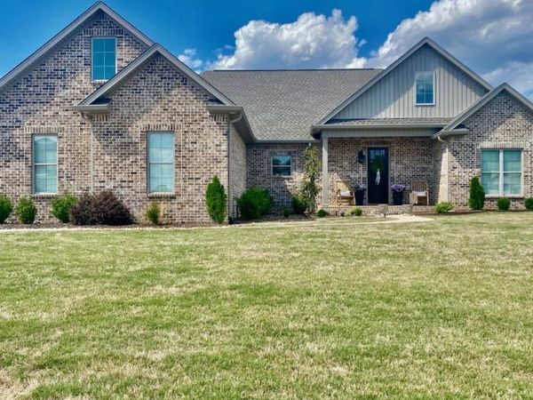 212 Grove Park Wy, Tuscumbia, AL 35674
