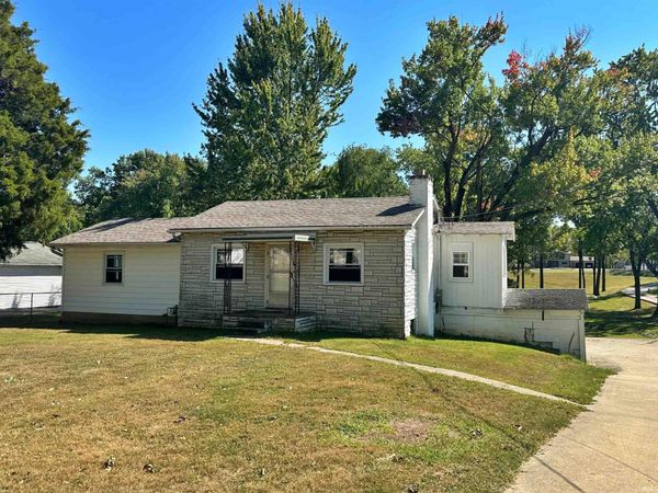 2107 E National Highway, Washington, IN 47501