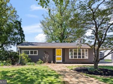 1104 FIRESIDE COURT, YORK, PA 17404