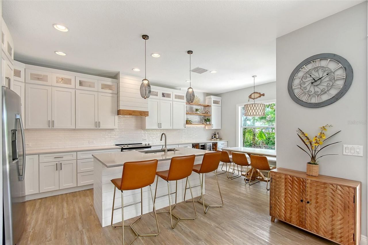 1738 Siesta Drive , Sarasota, FL 34239 Photo