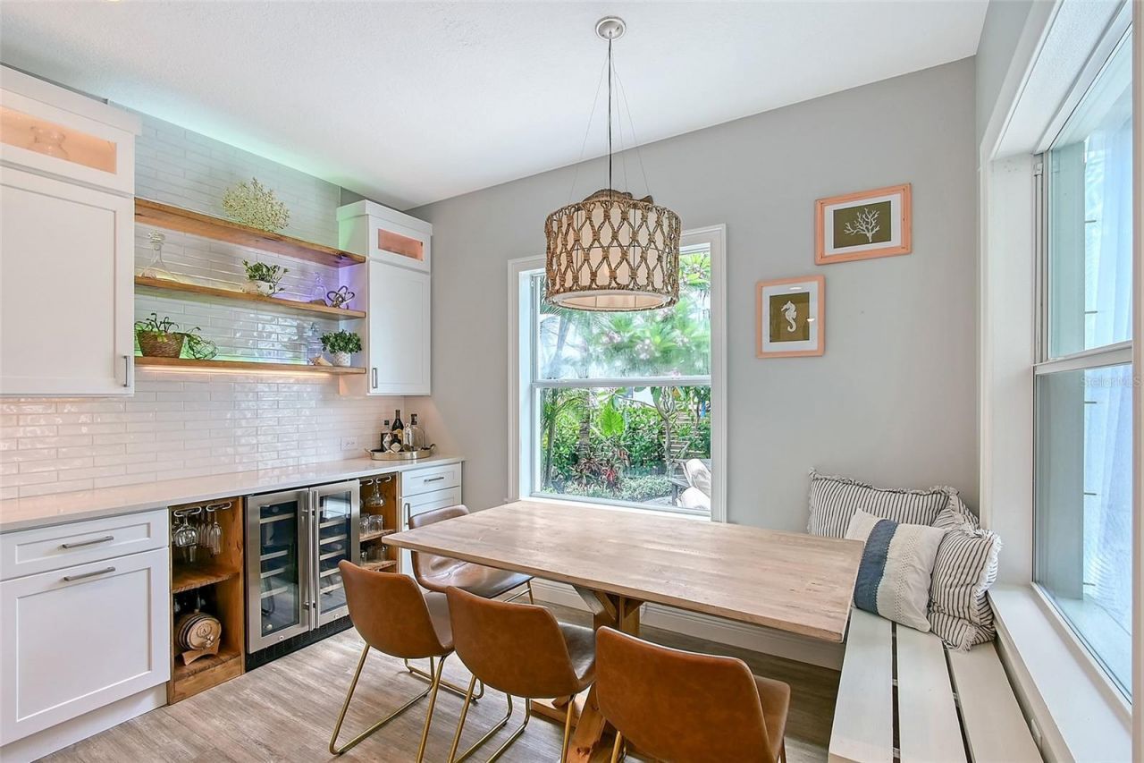 1738 Siesta Drive , Sarasota, FL 34239 Photo