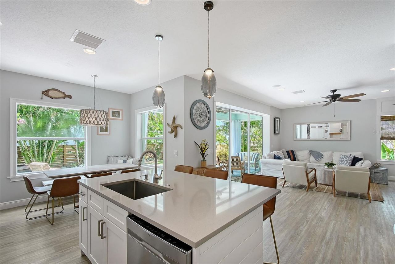 1738 Siesta Drive , Sarasota, FL 34239 Photo