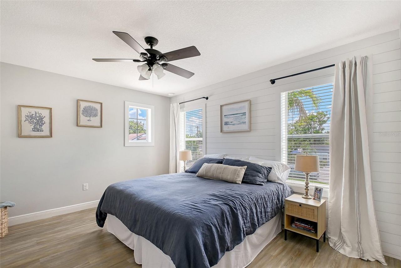 1738 Siesta Drive , Sarasota, FL 34239 Photo