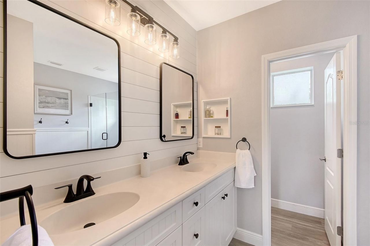 1738 Siesta Drive , Sarasota, FL 34239 Photo