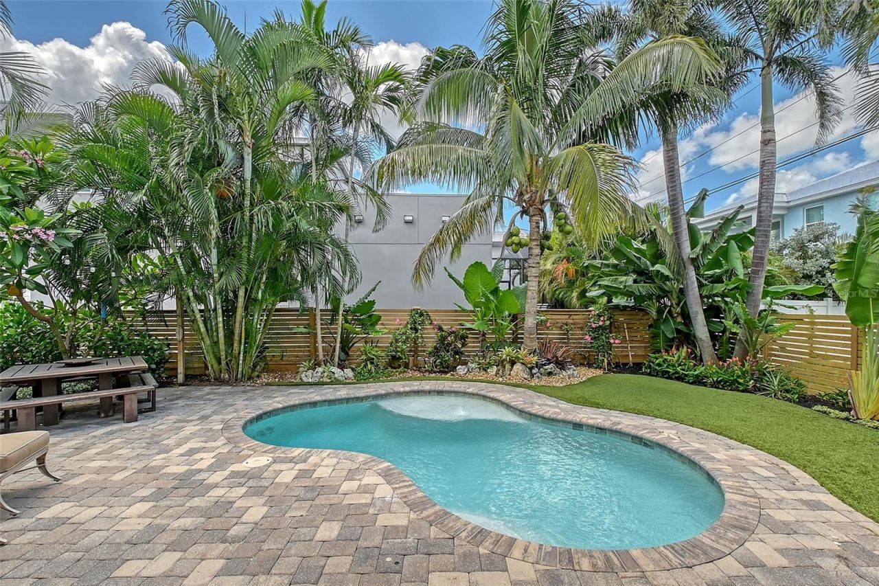 1738 Siesta Drive , Sarasota, FL 34239 Photo
