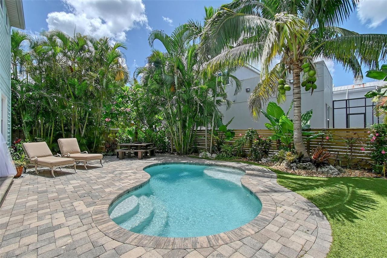 1738 Siesta Drive , Sarasota, FL 34239 Photo