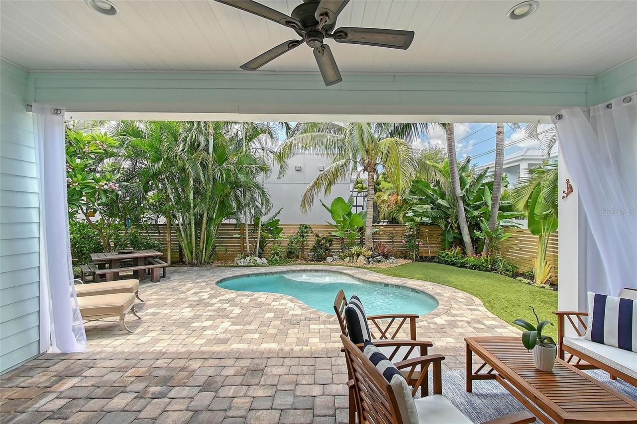 1738 Siesta Drive , Sarasota, FL 34239 Photo