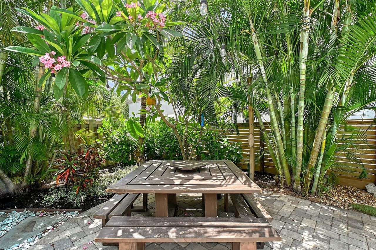 1738 Siesta Drive , Sarasota, FL 34239 Photo