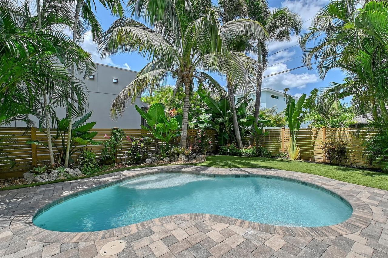 1738 Siesta Drive , Sarasota, FL 34239 Photo