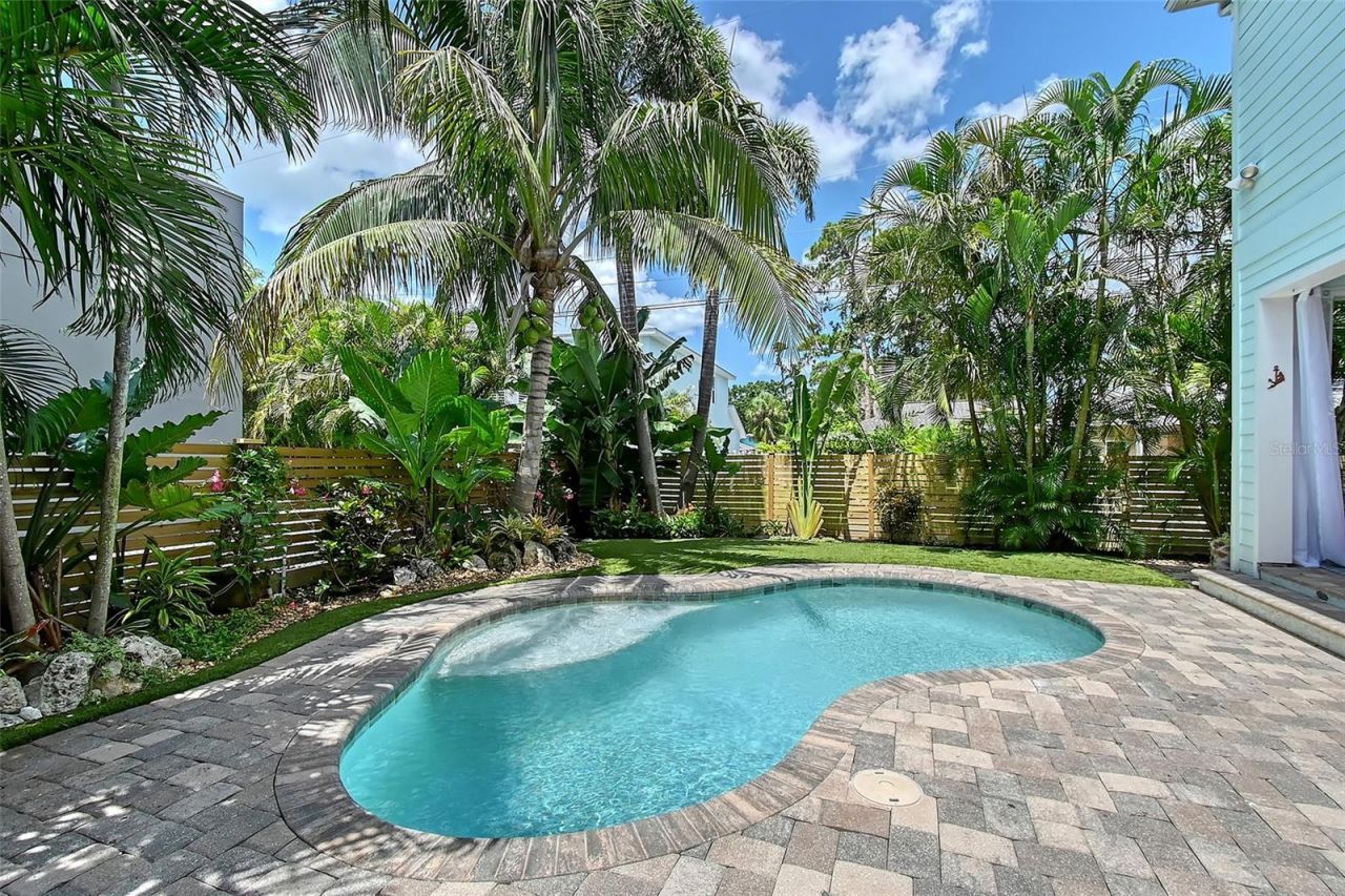 1738 Siesta Drive , Sarasota, FL 34239 Photo