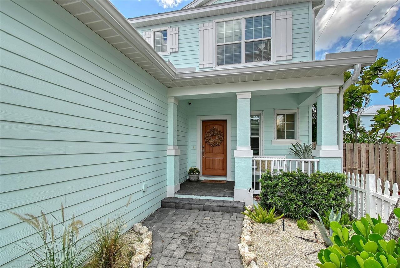 1738 Siesta Drive , Sarasota, FL 34239 Photo