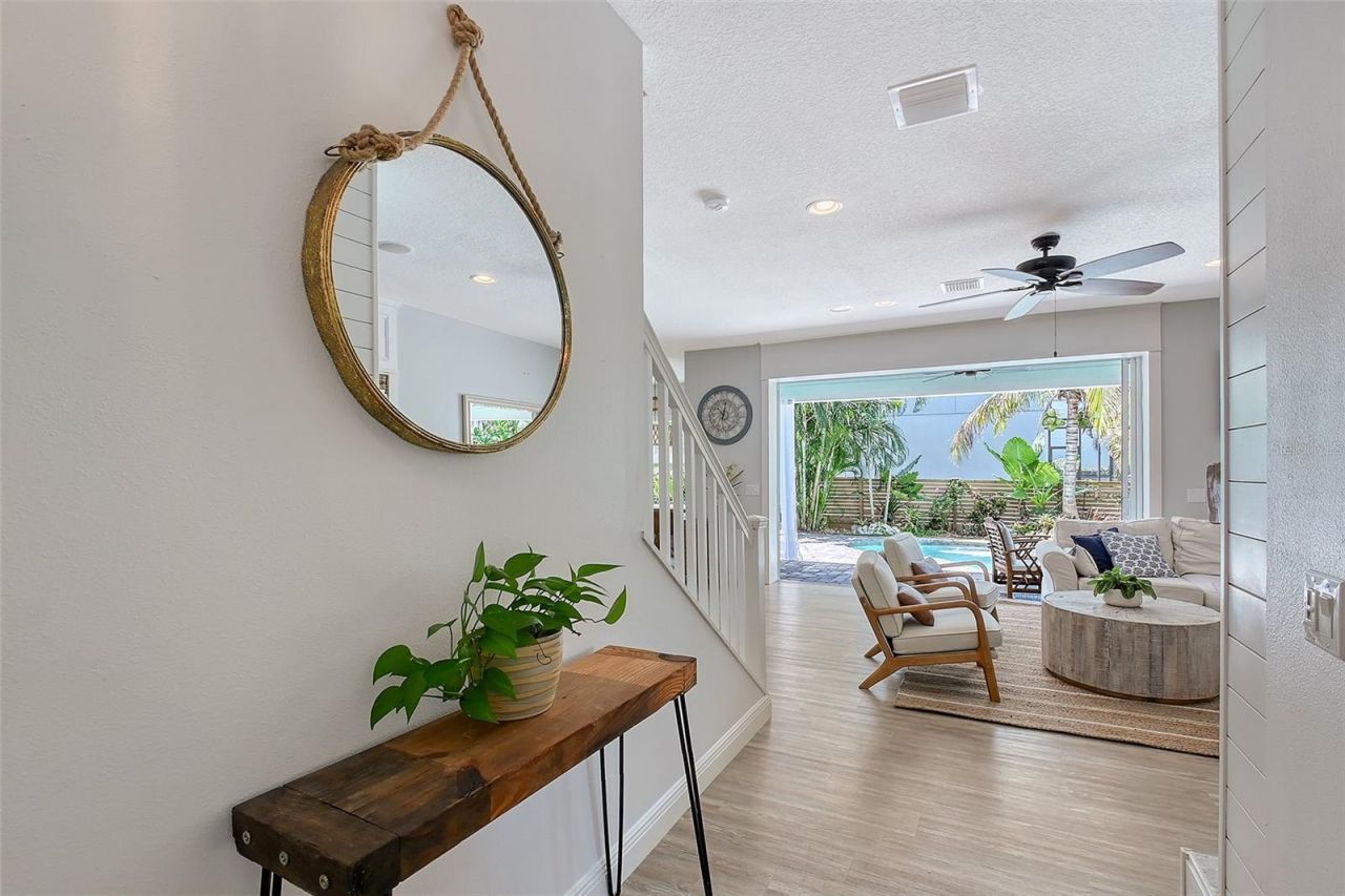 1738 Siesta Drive , Sarasota, FL 34239 Photo