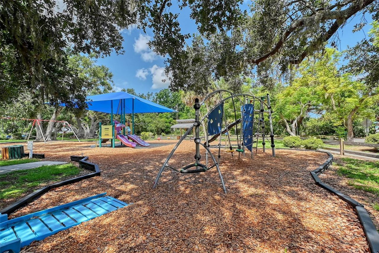1738 Siesta Drive , Sarasota, FL 34239 Photo