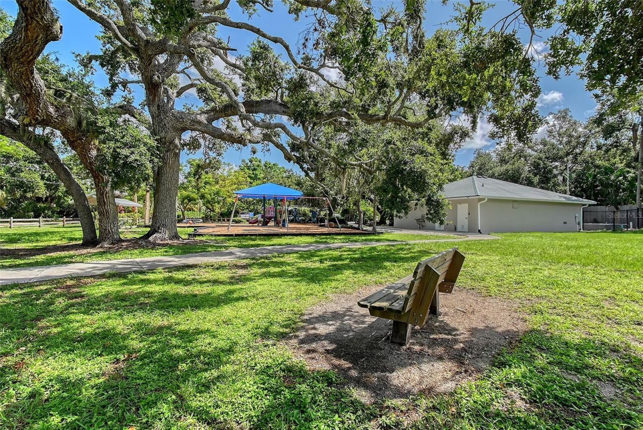 1738 Siesta Drive , Sarasota, FL 34239 Photo