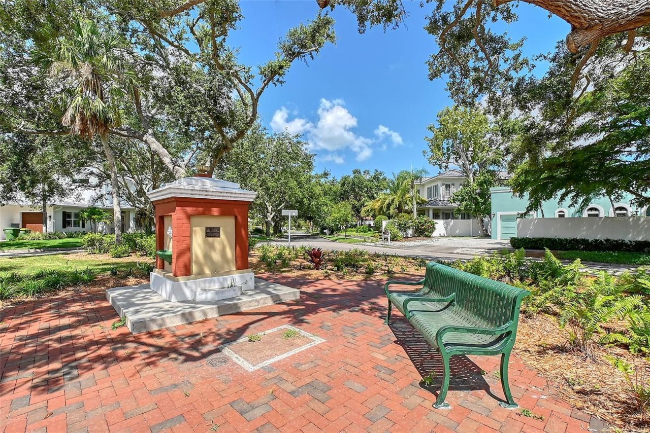 1738 Siesta Drive , Sarasota, FL 34239 Photo