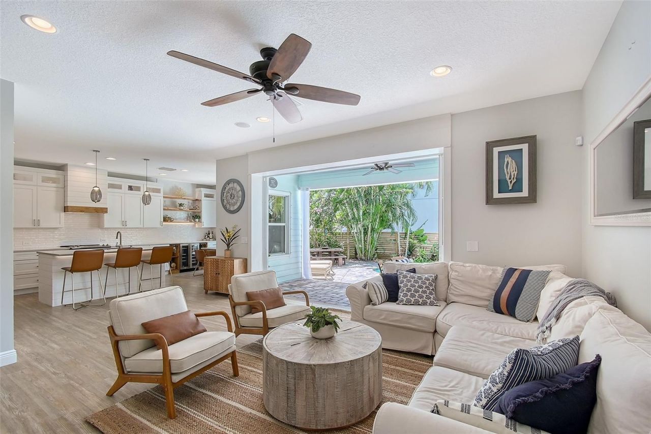 1738 Siesta Drive , Sarasota, FL 34239 Photo