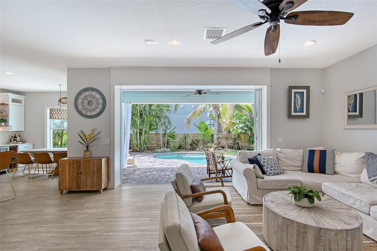 1738 Siesta Drive , Sarasota, FL 34239 Photo