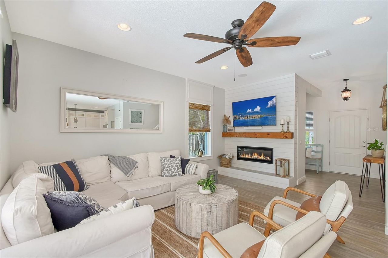 1738 Siesta Drive , Sarasota, FL 34239 Photo