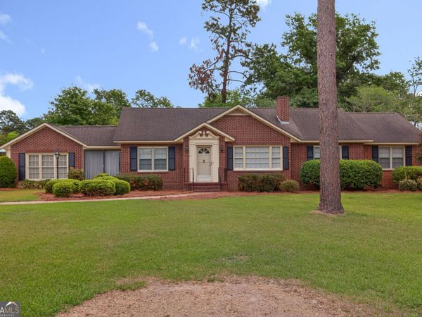 447 S College Street, Metter, GA 30439