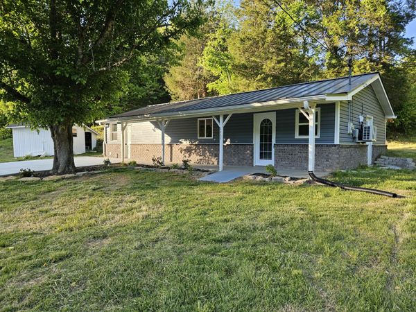 3337 Hartsville Rd , Lafayette, TN 37083