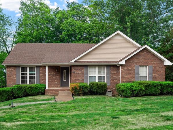 1691 Barrywood Cir E, Clarksville, TN 37042