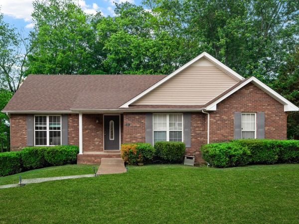 1691 Barrywood Cir E, Clarksville, TN 37042
