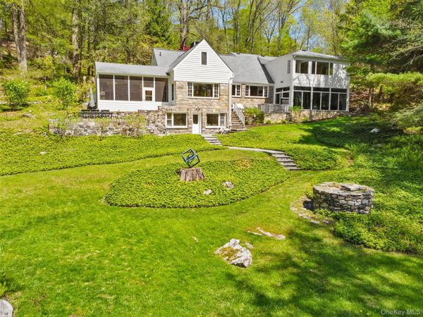 1085 Barrett Circle W, Carmel, NY 10512