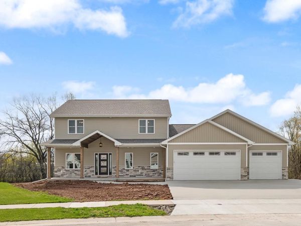 N8744 CONNOR CIRCLE, Menasha, WI 54952