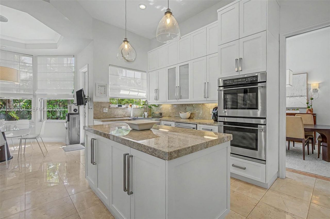 6721 SW 140th St, Palmetto Bay, FL 33158 Photo