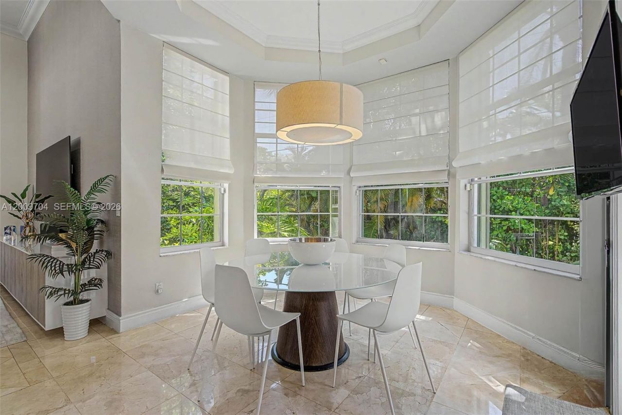 6721 SW 140th St, Palmetto Bay, FL 33158 Photo