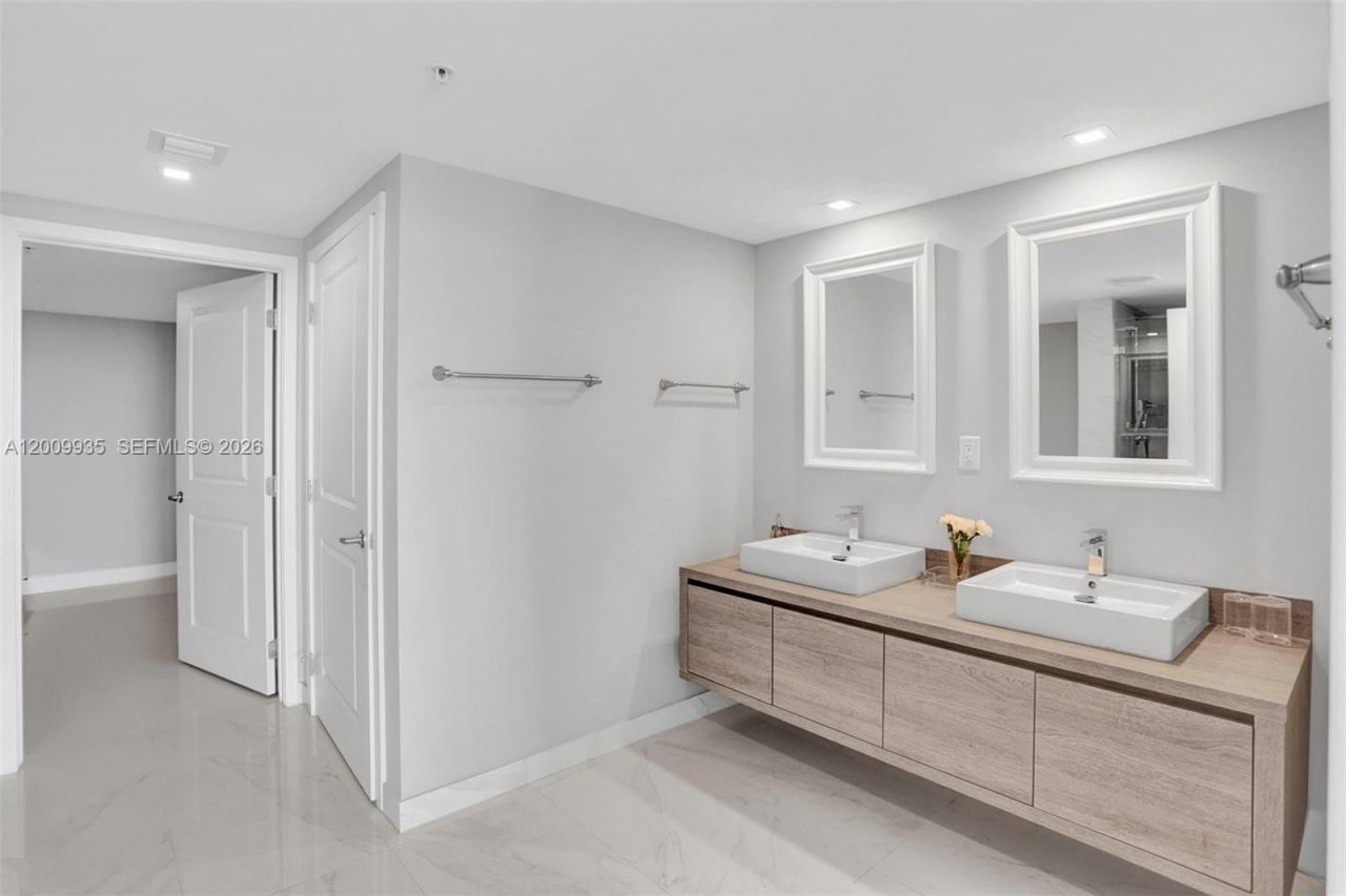 400 Sunny Isles Blvd , Unit 2021, Sunny Isles Beach, FL 33160 Photo