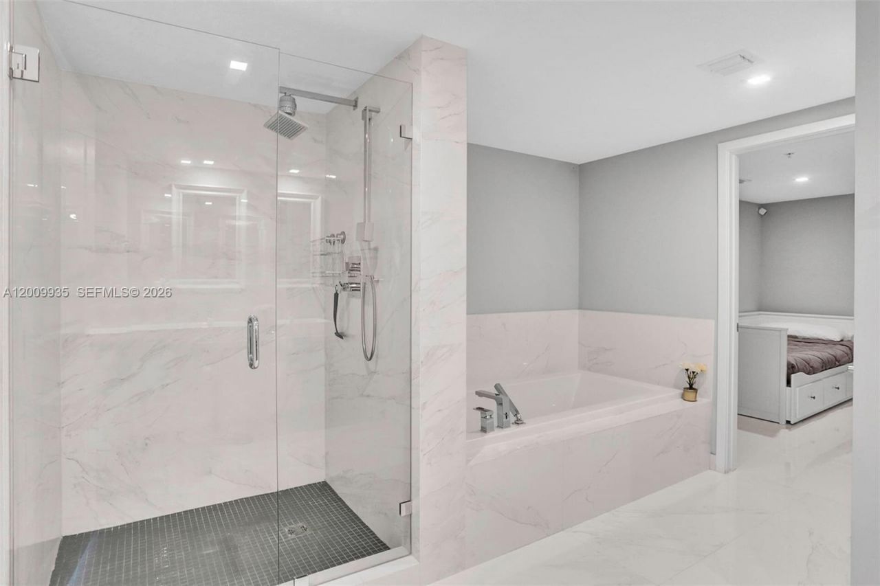 400 Sunny Isles Blvd , Unit 2021, Sunny Isles Beach, FL 33160 Photo